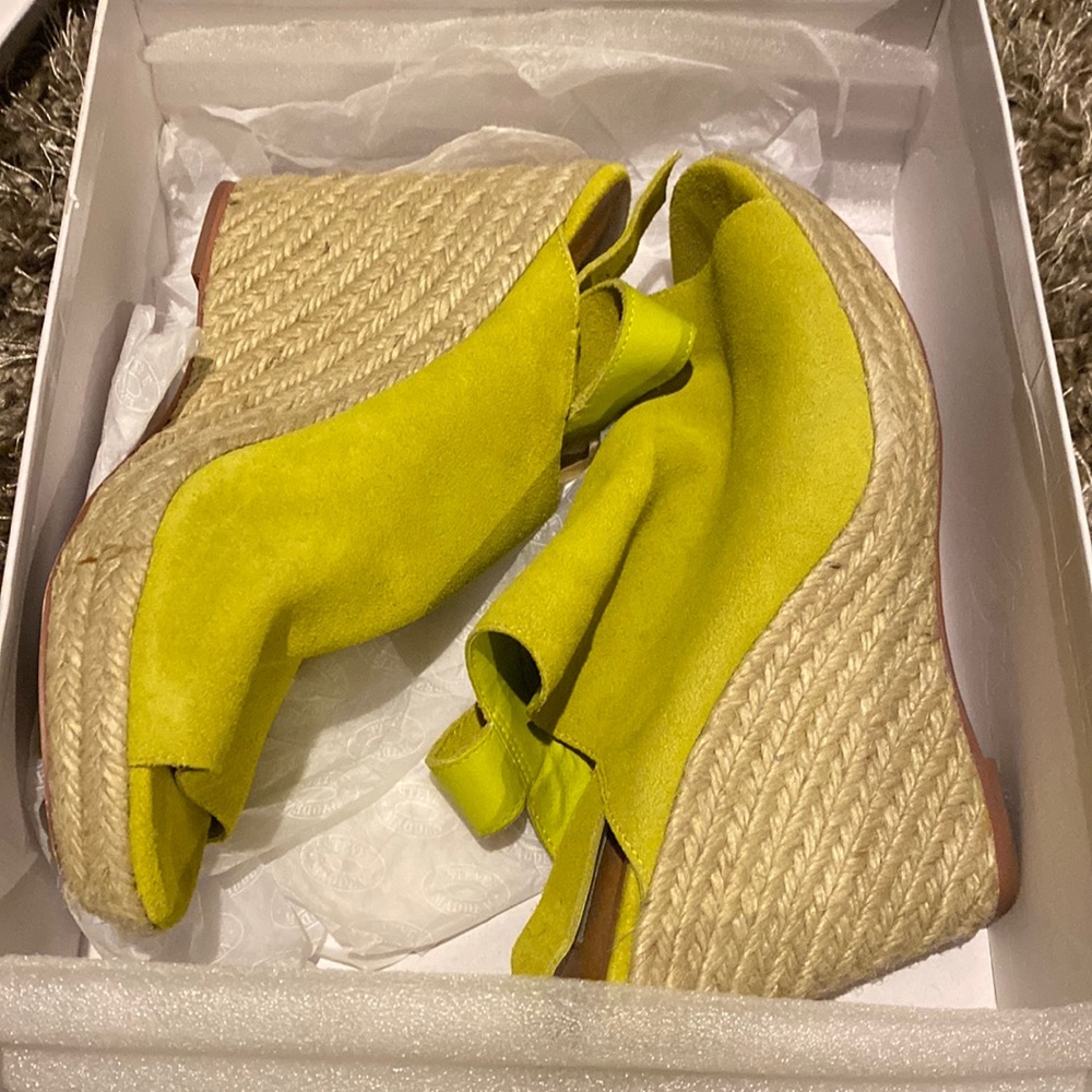 Steve Madden wedges *CLOSET CLEAN OUT. EVERYTHING MUST GO*